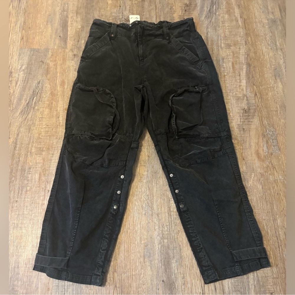 NWOT FREE PEOPLE We The Free Can't Compare Cargo Pants In Black SZ: L - Picture 5 of 11